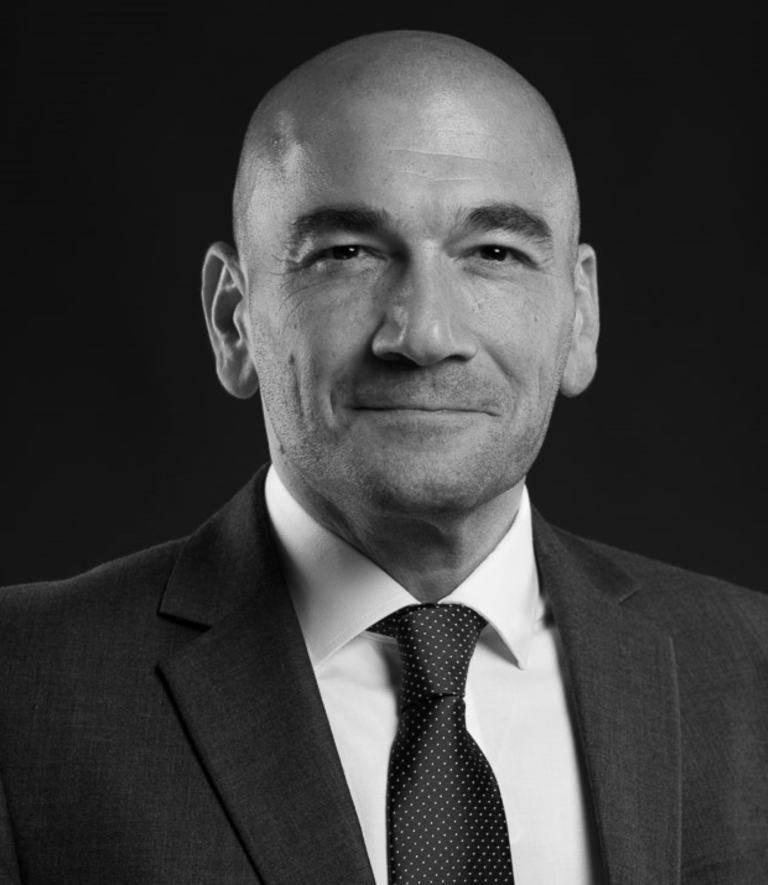 Dr Armen V. Papazian